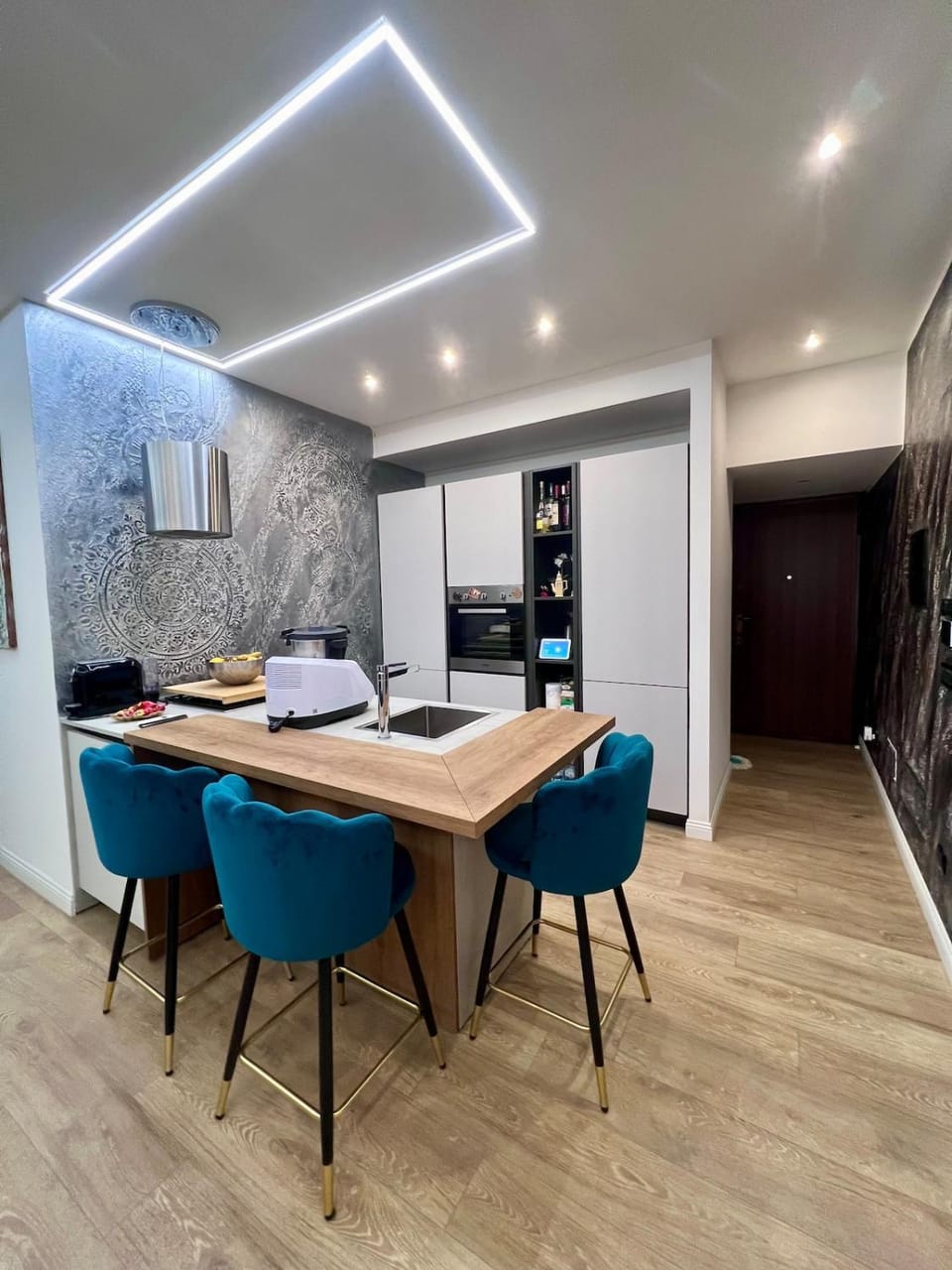 TV and multimedia, Kitchen or kitchenette, Dining area, dishwasher, internet, internet, internet, stove, stove