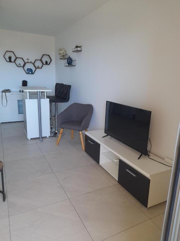 Studio vue mer Port de Hyères Apartment in Hyères