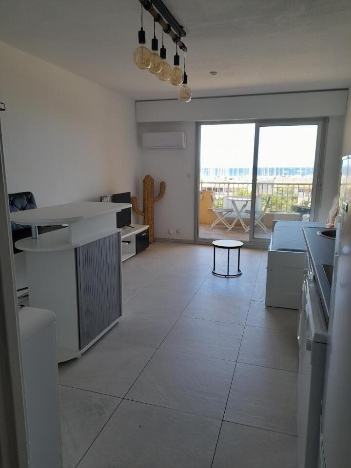 Studio vue mer Port de Hyères Apartment in Hyères