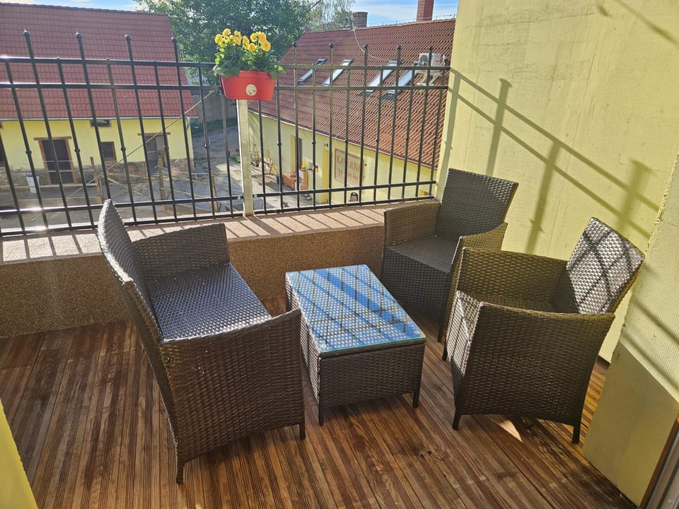 View (from property/room), Balcony/Terrace, Seating area