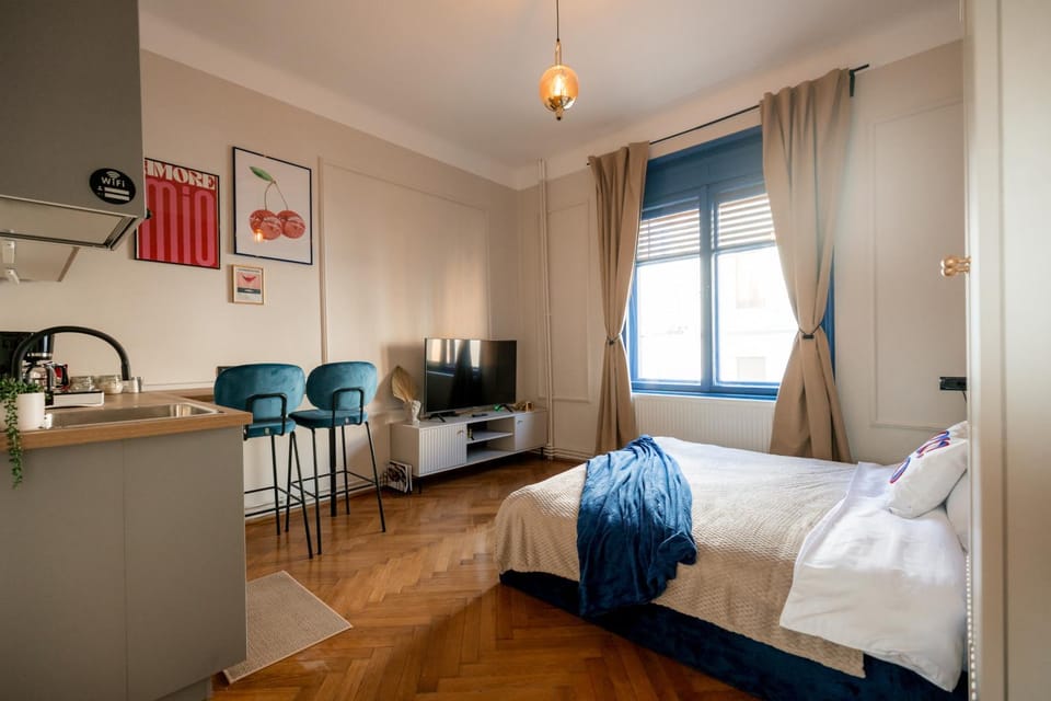 Photo of the whole room, Bedroom