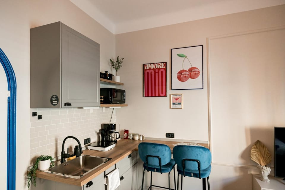 Kitchen or kitchenette