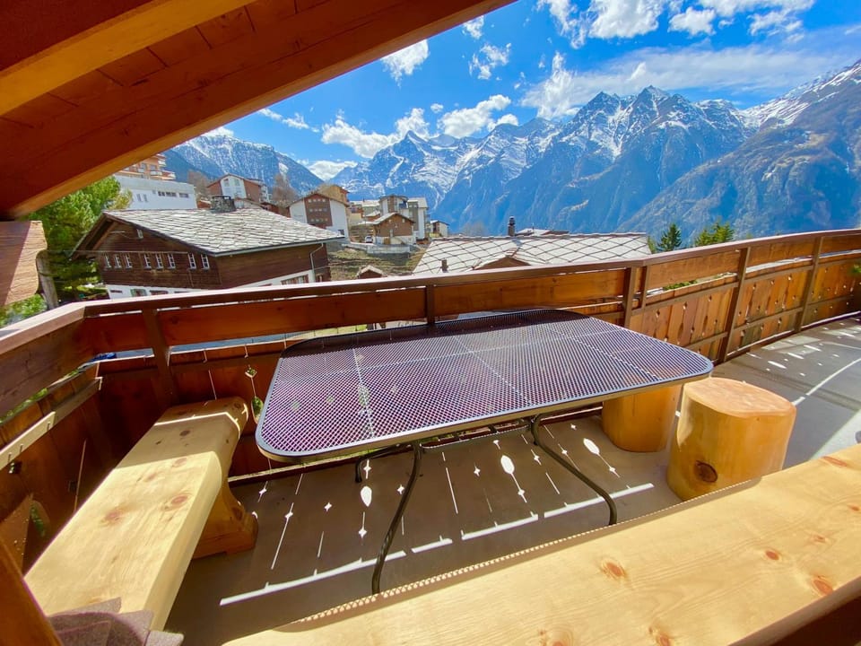 View (from property/room), Balcony/Terrace, Seating area, Dining area, Mountain view