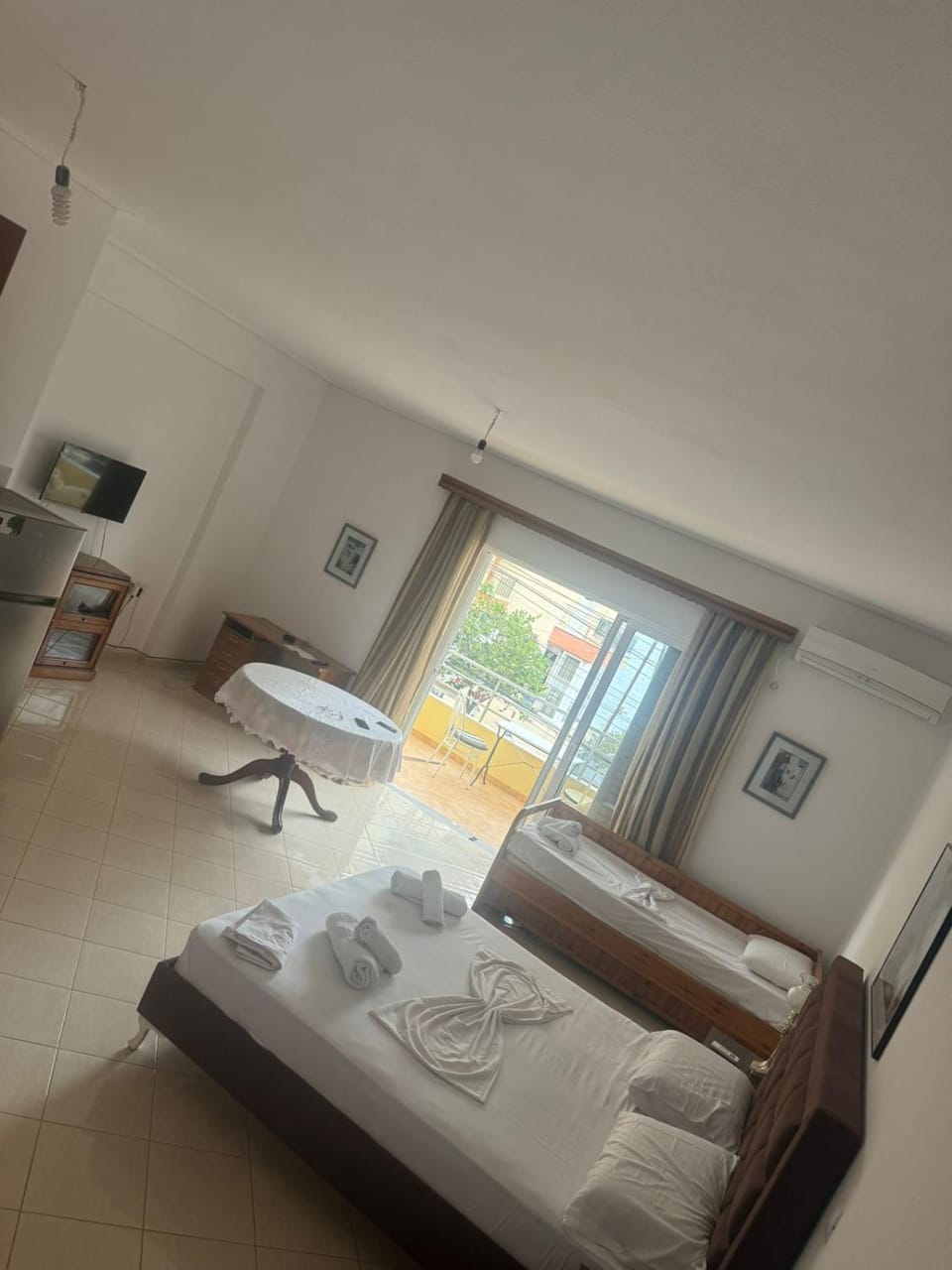 Bed, Photo of the whole room, towels