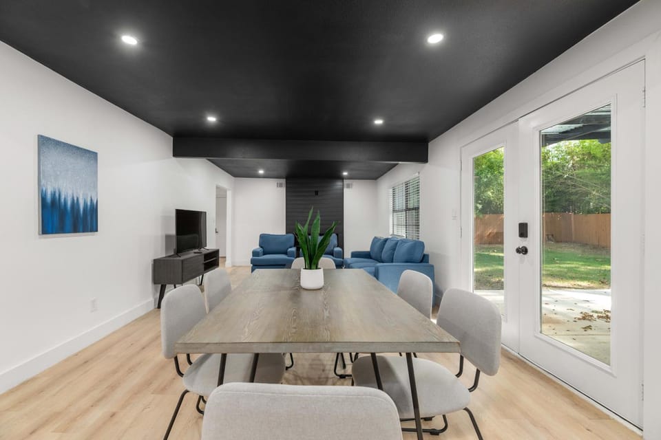 Incredible Modern 4 Bedroom House in Dallas