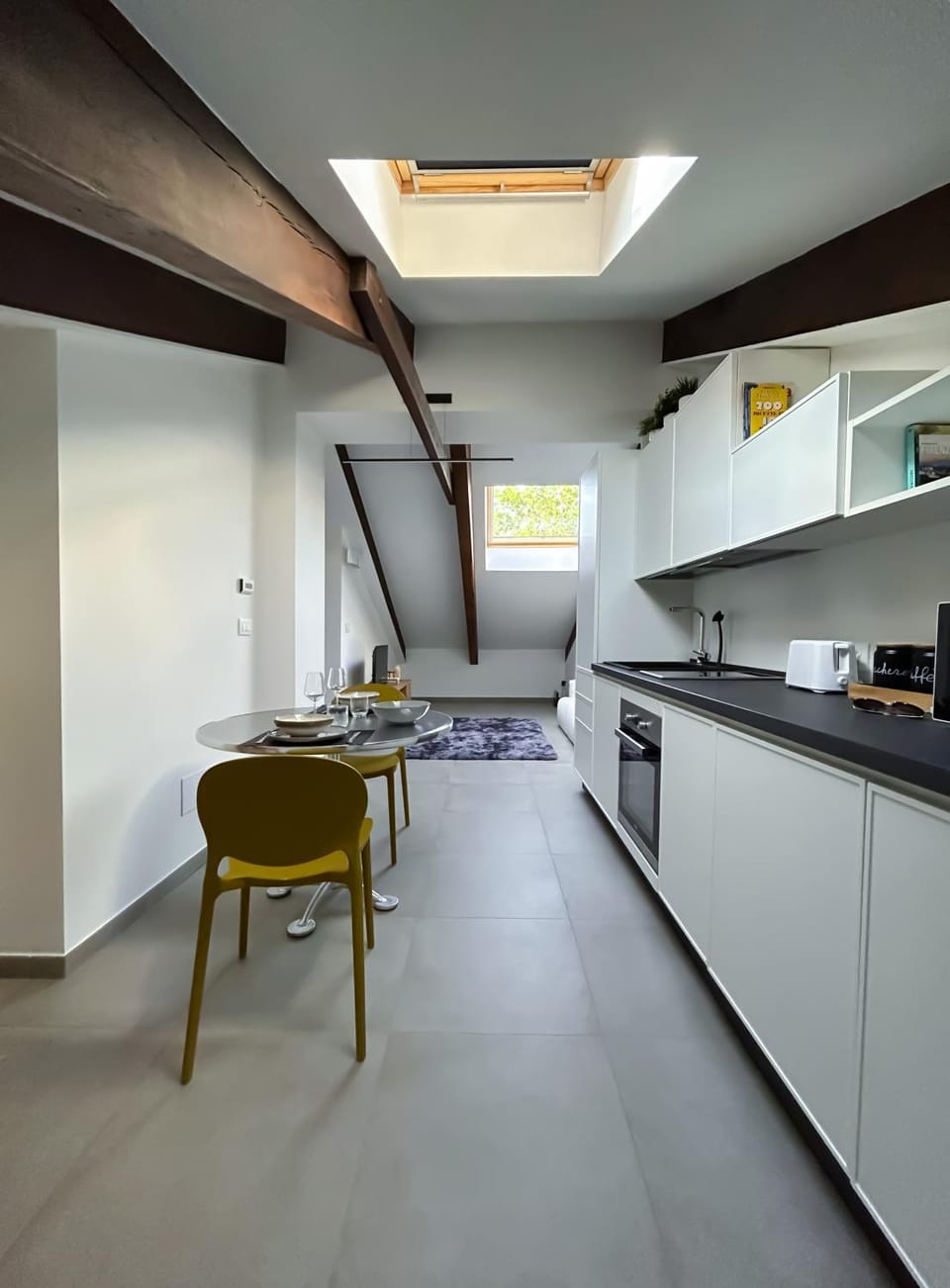 Dining area, kitchen