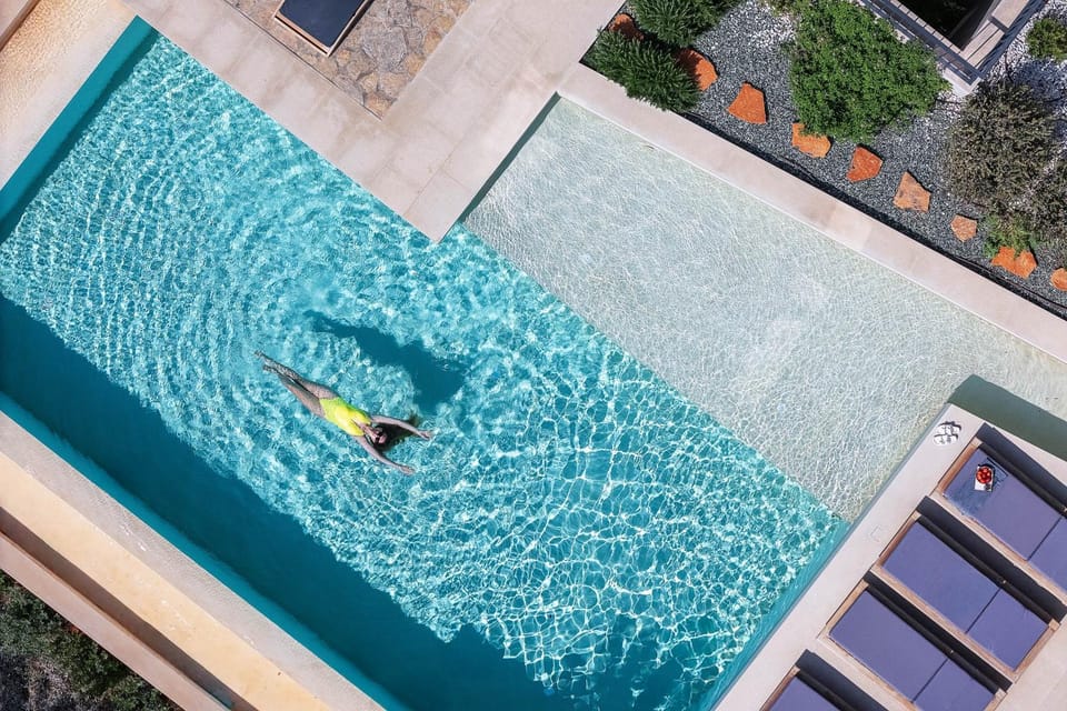 Day, Pool view, Swimming pool, sunbed