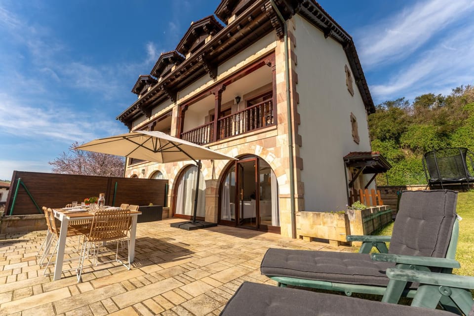Property building, Day, Summer, Garden, Balcony/Terrace, sunbed