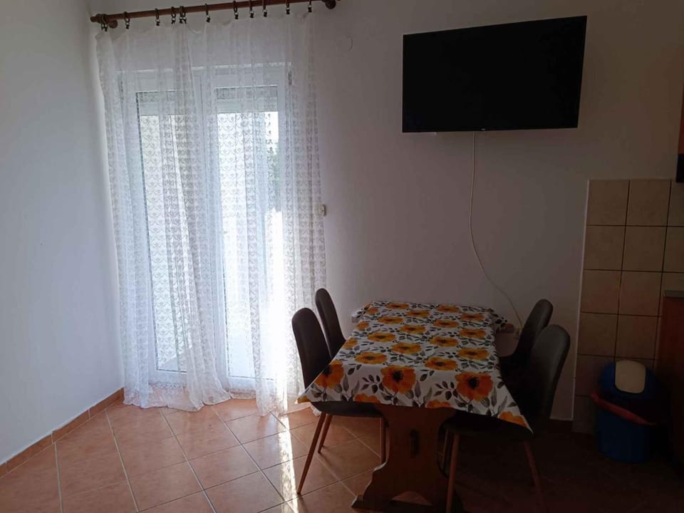 TV and multimedia, Dining area