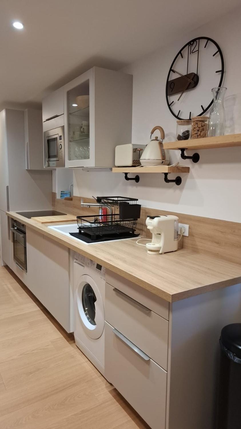 Historic Bright and Beautiful Apartment in Old Nice with Castle Hill View Apartment in Nice