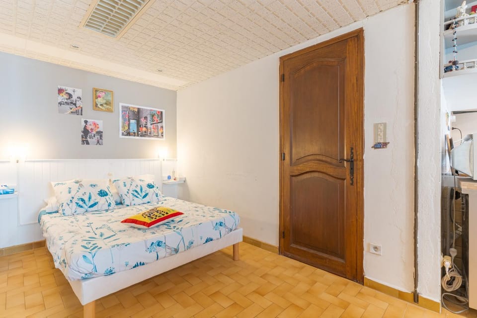 Living room, Bedroom