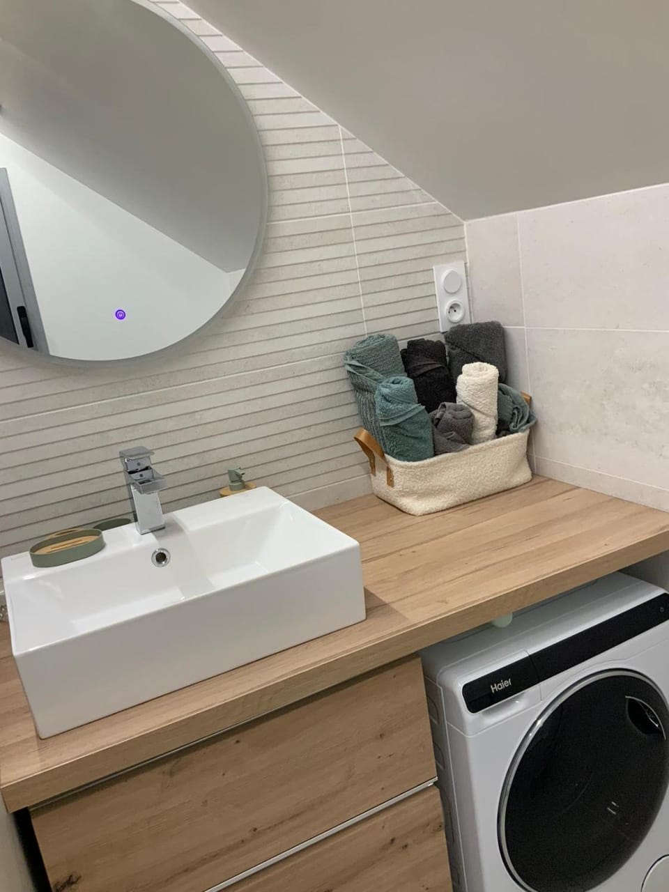 Bathroom, washing machine