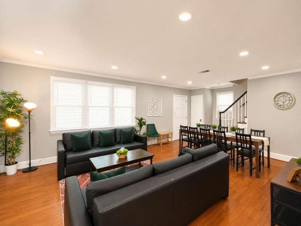 Stately 5BR Historic Retreat - CozySuites House in Alexandria