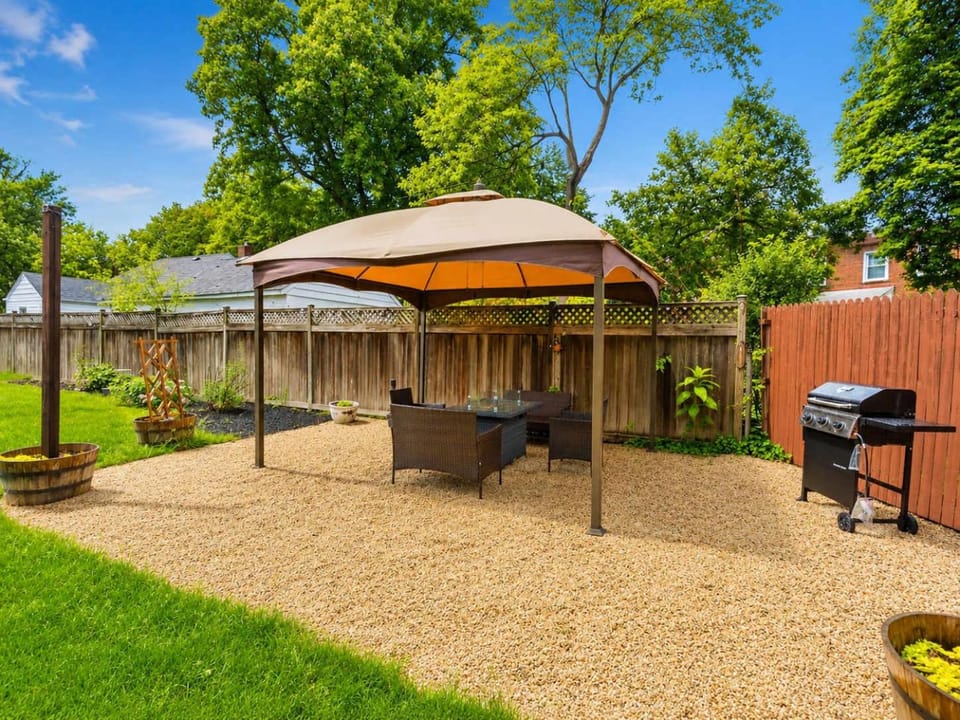 Stately 5BR Historic Retreat - CozySuites House in Alexandria