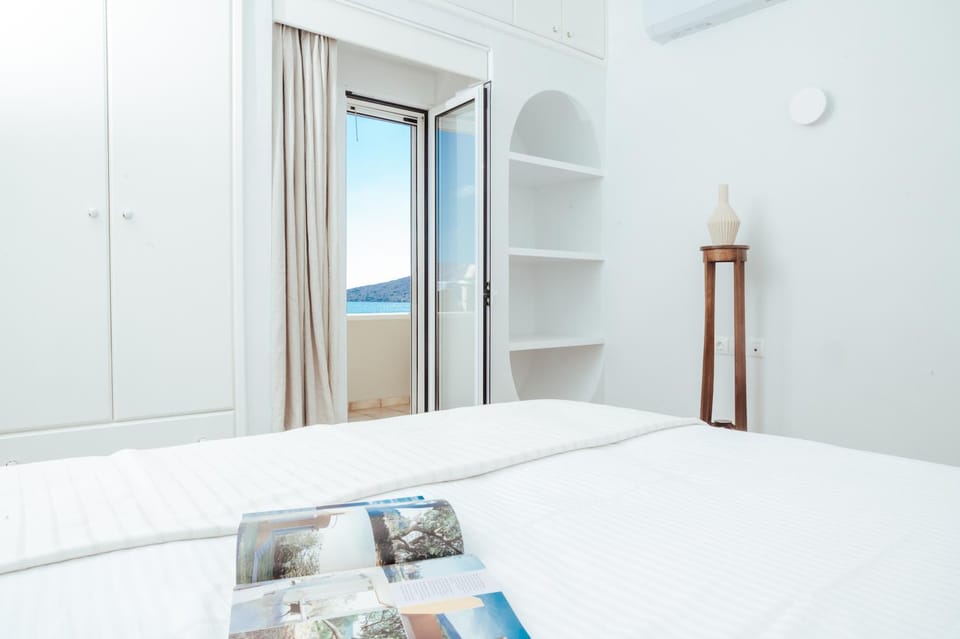 Bed, Photo of the whole room, Bedroom, Sea view, wardrobe