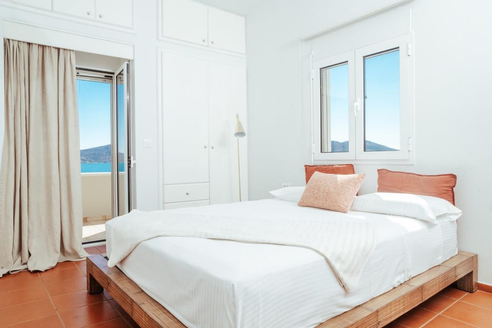 Bed, Photo of the whole room, Bedroom, Sea view