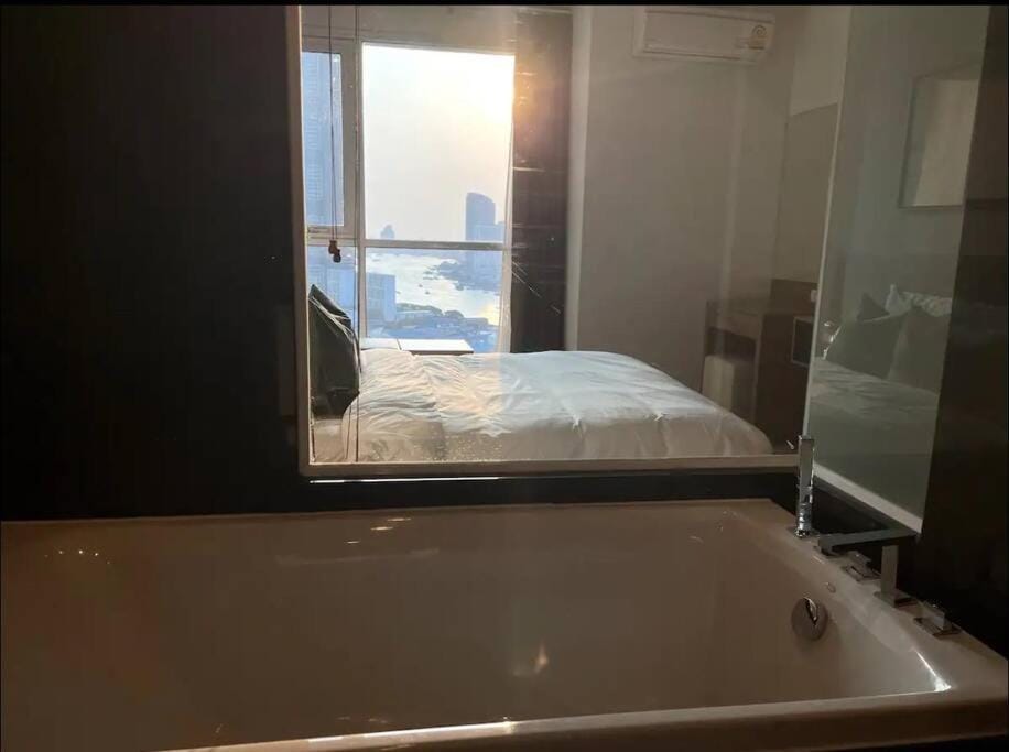 Luxurious Downtown River View chao phraya river Apartment in Bangkok