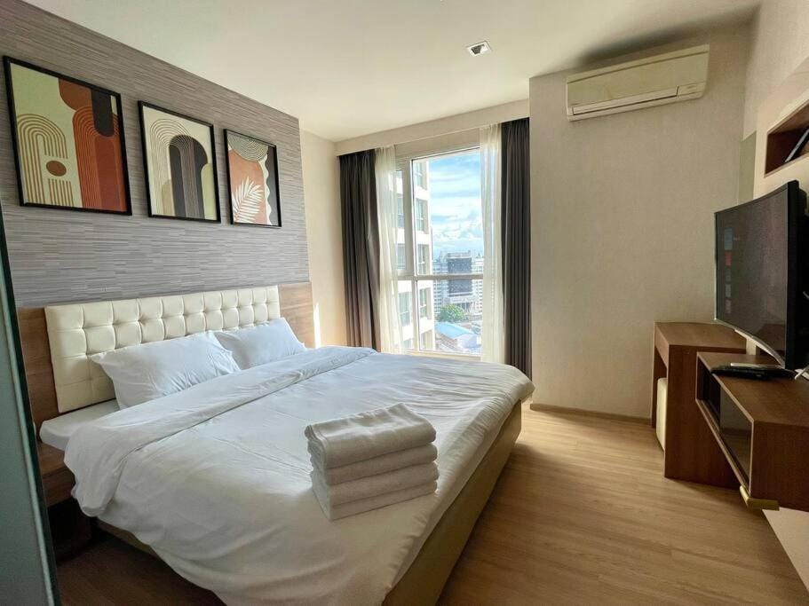 Luxurious Downtown River View chao phraya river Apartment in Bangkok