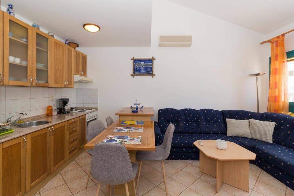 Kitchen or kitchenette, Living room, Dining area