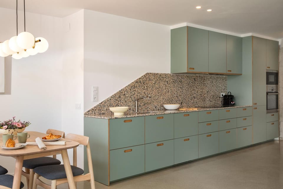 Kitchen or kitchenette, Dining area, stove