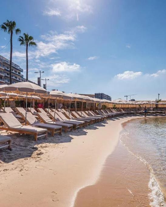 Restaurant/places to eat, Beach