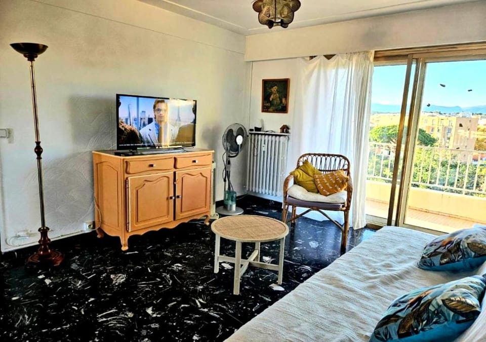 Communal lounge/ TV room, Bed, TV and multimedia, View (from property/room), Living room, Seating area