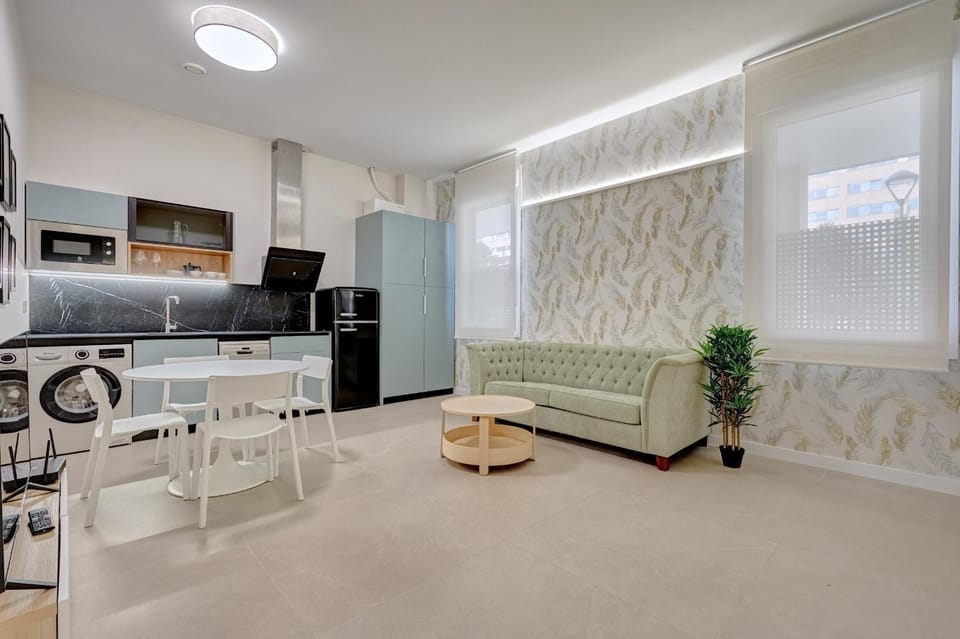 Kitchen or kitchenette, Dining area, stove, washing machine