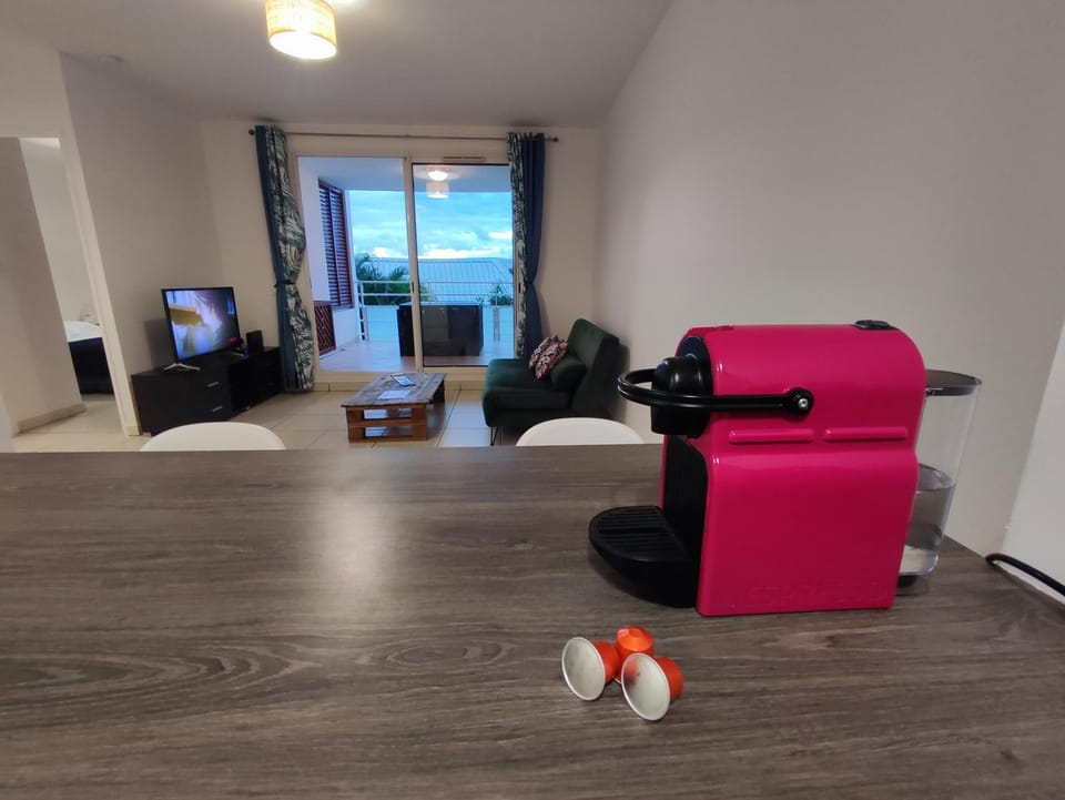 Communal lounge/ TV room, TV and multimedia, Living room, Seating area, Evening entertainment