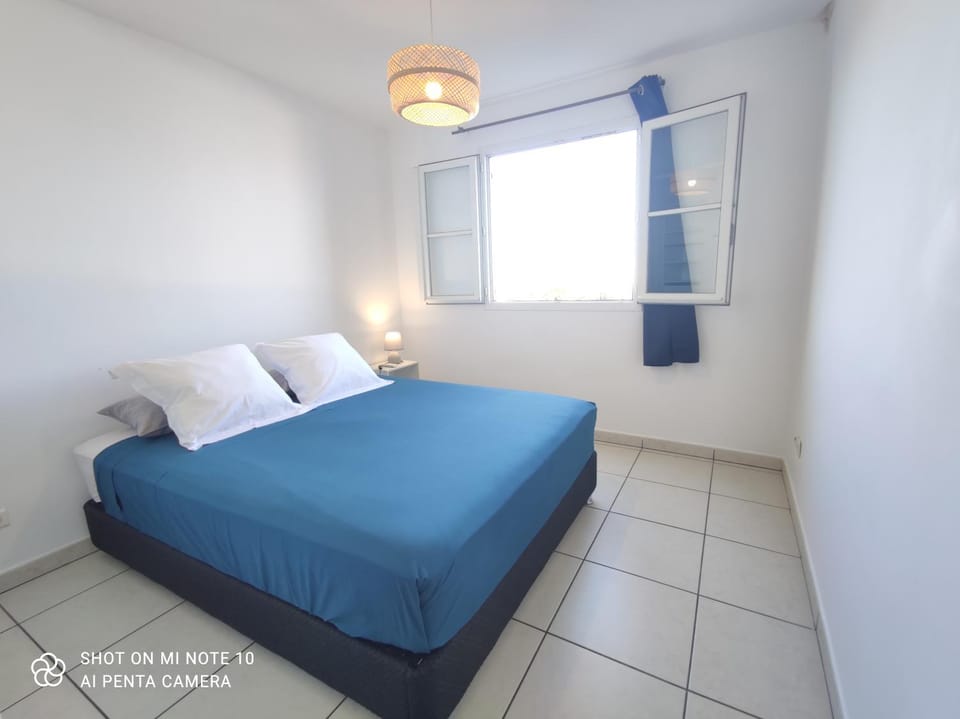 Bed, Bedroom, air conditioner