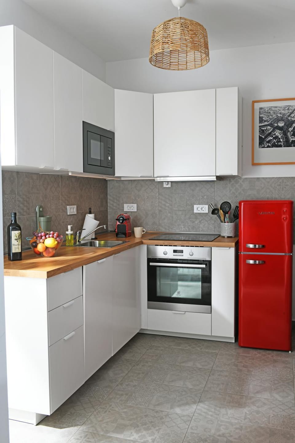 Coffee/tea facilities, Kitchen or kitchenette, Food, dishwasher, microwave, oven, stove, toaster, washing machine, dryer