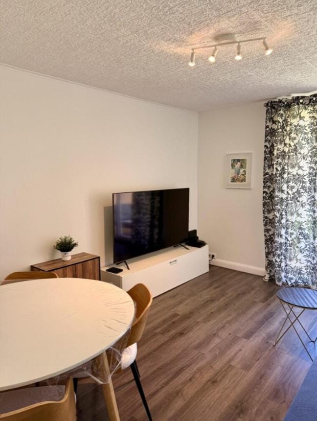 Peaceful Nice Apartment Garden View, 20 min from beach Apartment in Nice