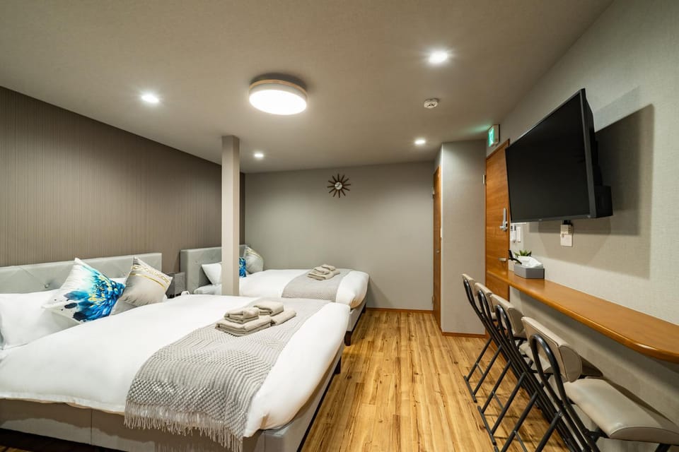 Bed, TV and multimedia, Bedroom
