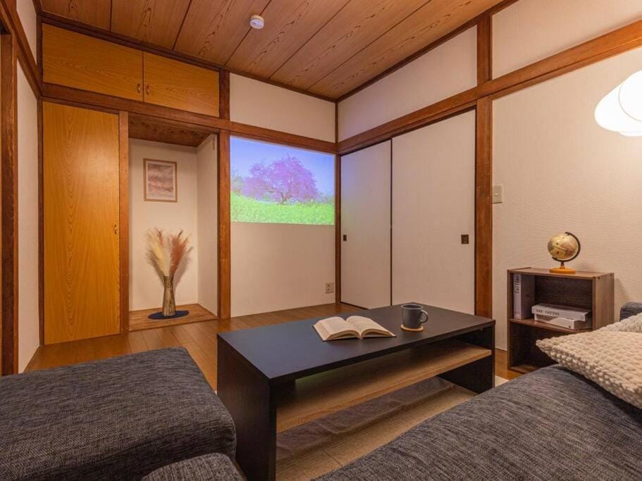Communal lounge/ TV room, TV and multimedia, Living room, Evening entertainment, Entertainment