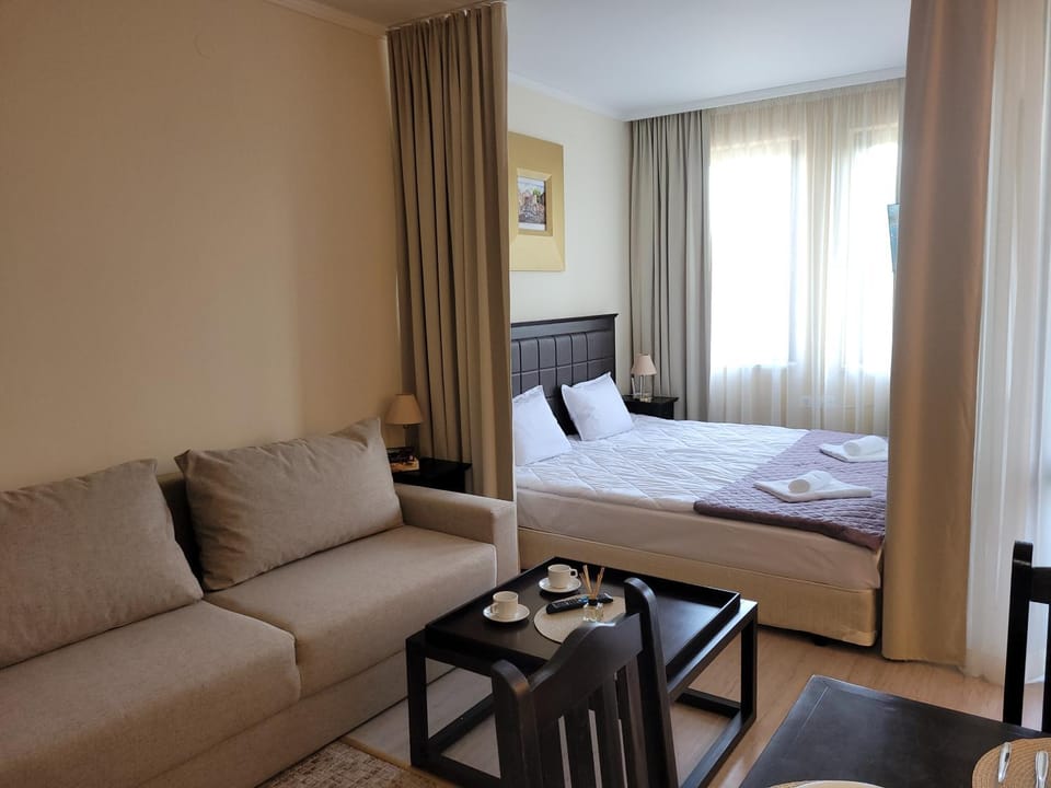 Photo of the whole room, Seating area