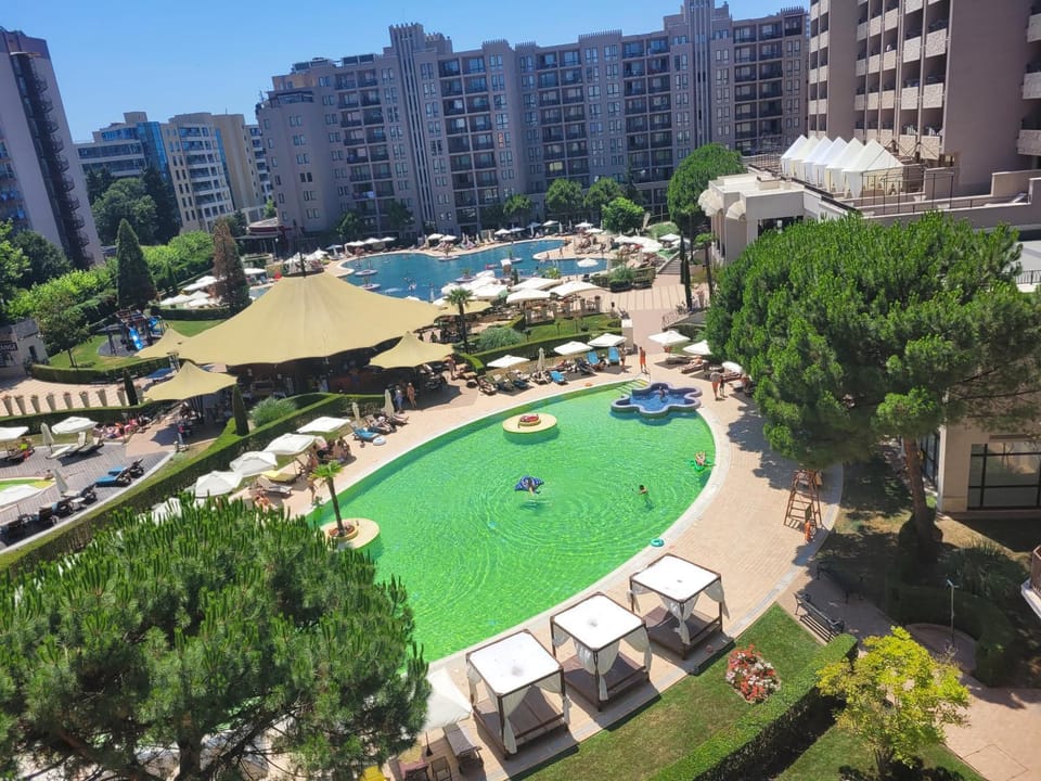 Swimming pool