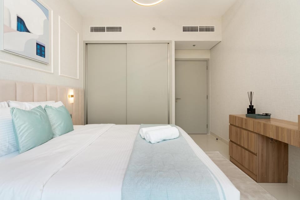 Bed, Photo of the whole room, wardrobe, air conditioner