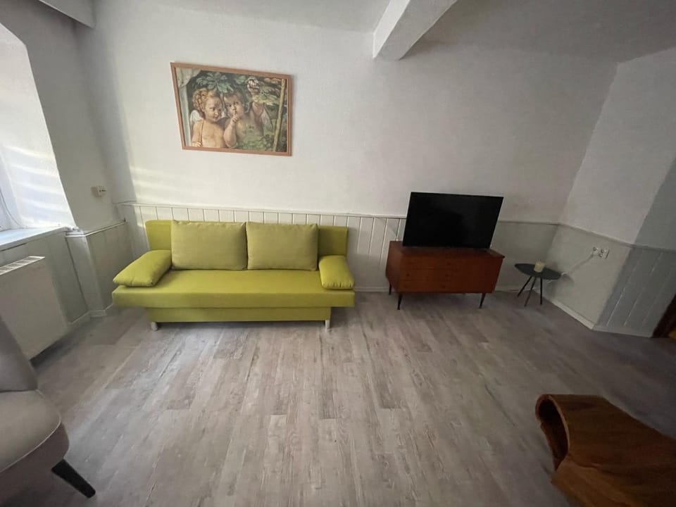 TV and multimedia, Living room, Evening entertainment
