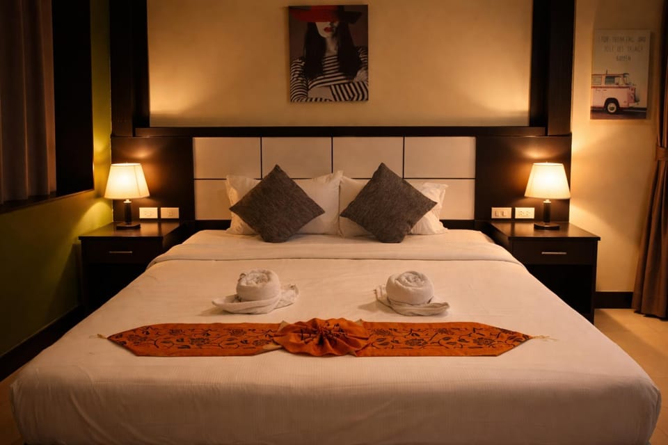 Photo of the whole room, Bedroom