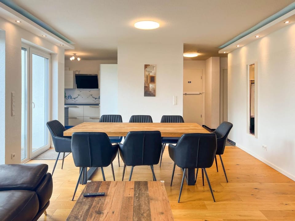 Communal lounge/ TV room, TV and multimedia, Kitchen or kitchenette, Living room, Seating area, Dining area