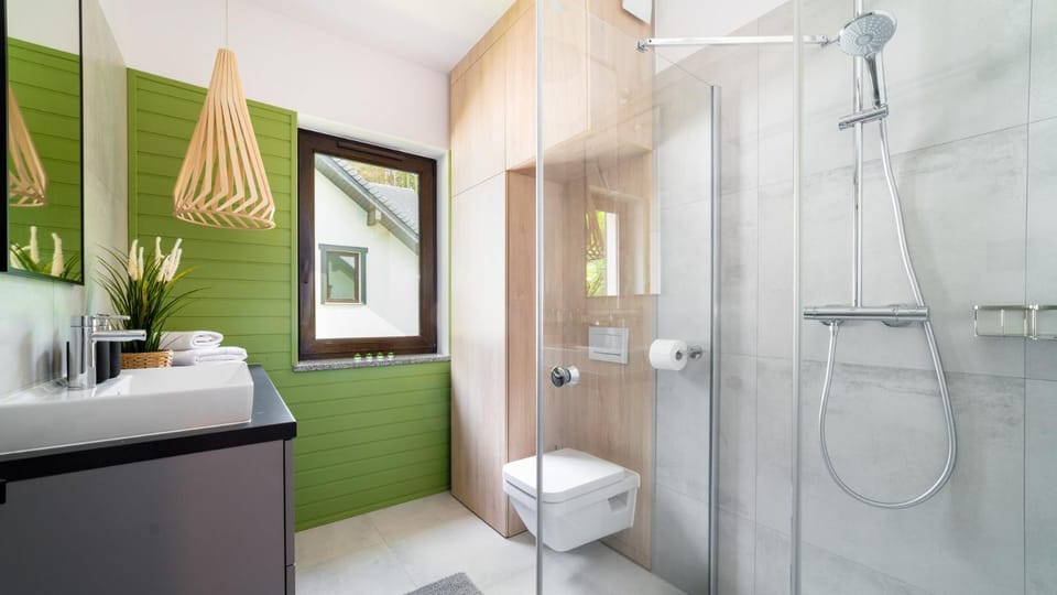 Shower, Toilet, Bathroom, towels