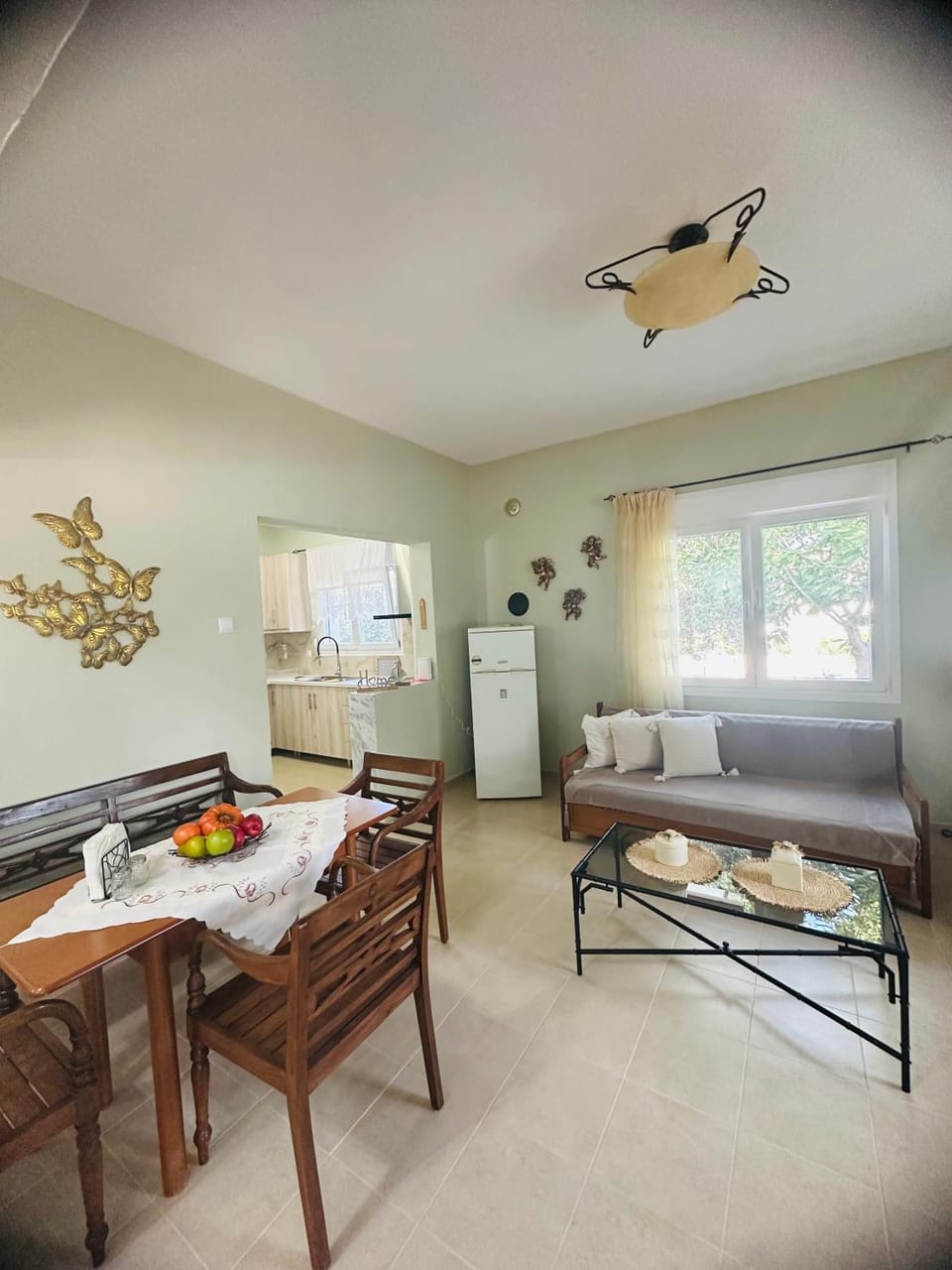 Dining area, pet friendly