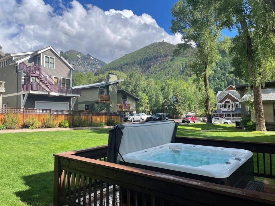 Hot Tub, Mountain view
