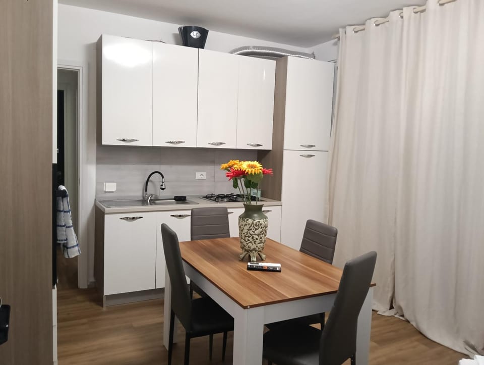 Kitchen or kitchenette, Dining area, pet friendly, stove