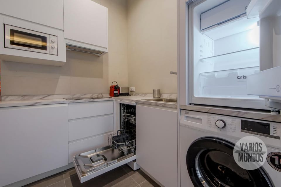 Kitchen or kitchenette, dishwasher, washing machine