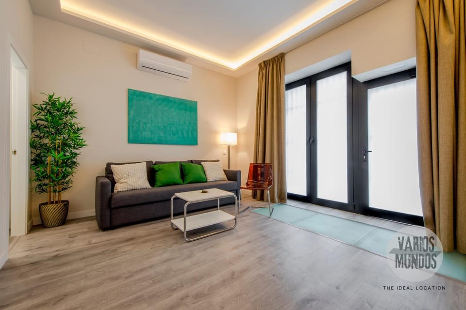 Bed, Living room, Photo of the whole room, Seating area