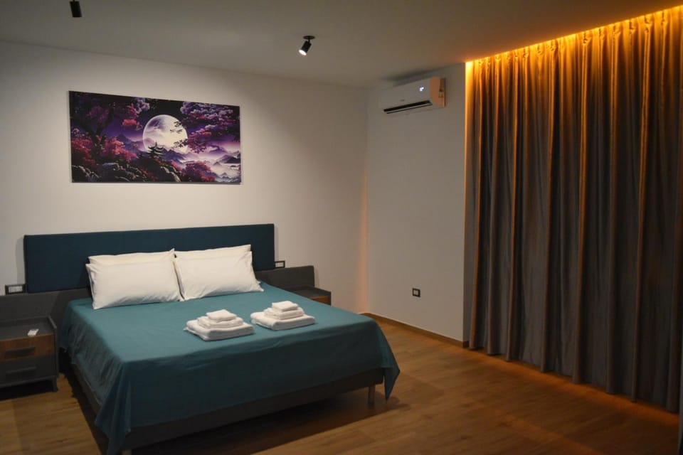 Bed, Bedroom, towels, air conditioner