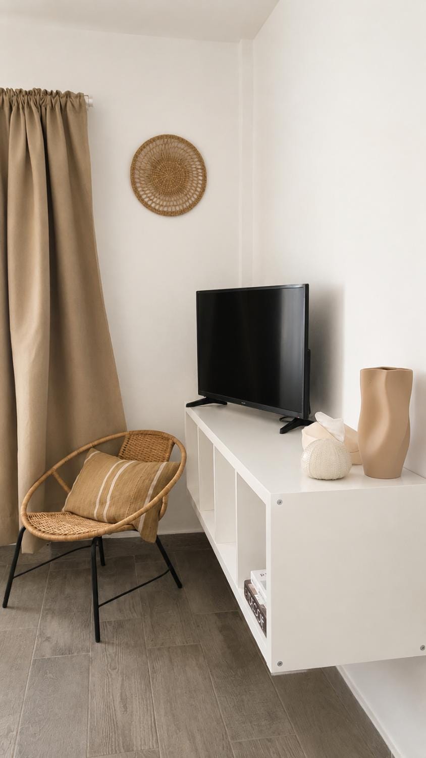 TV and multimedia, Decorative detail, Bedroom, City view, Street view, internet