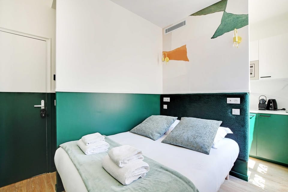 Bed, Kitchen or kitchenette, towels