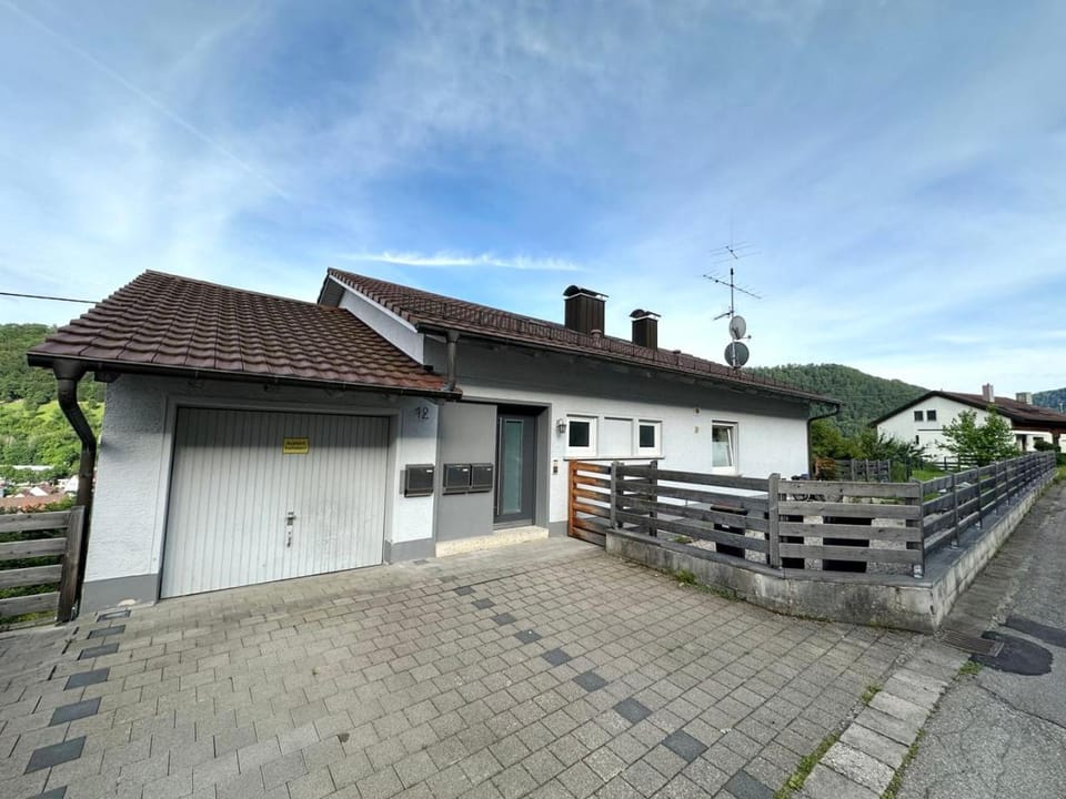 Property building, Day, Neighbourhood, Natural landscape, Mountain view