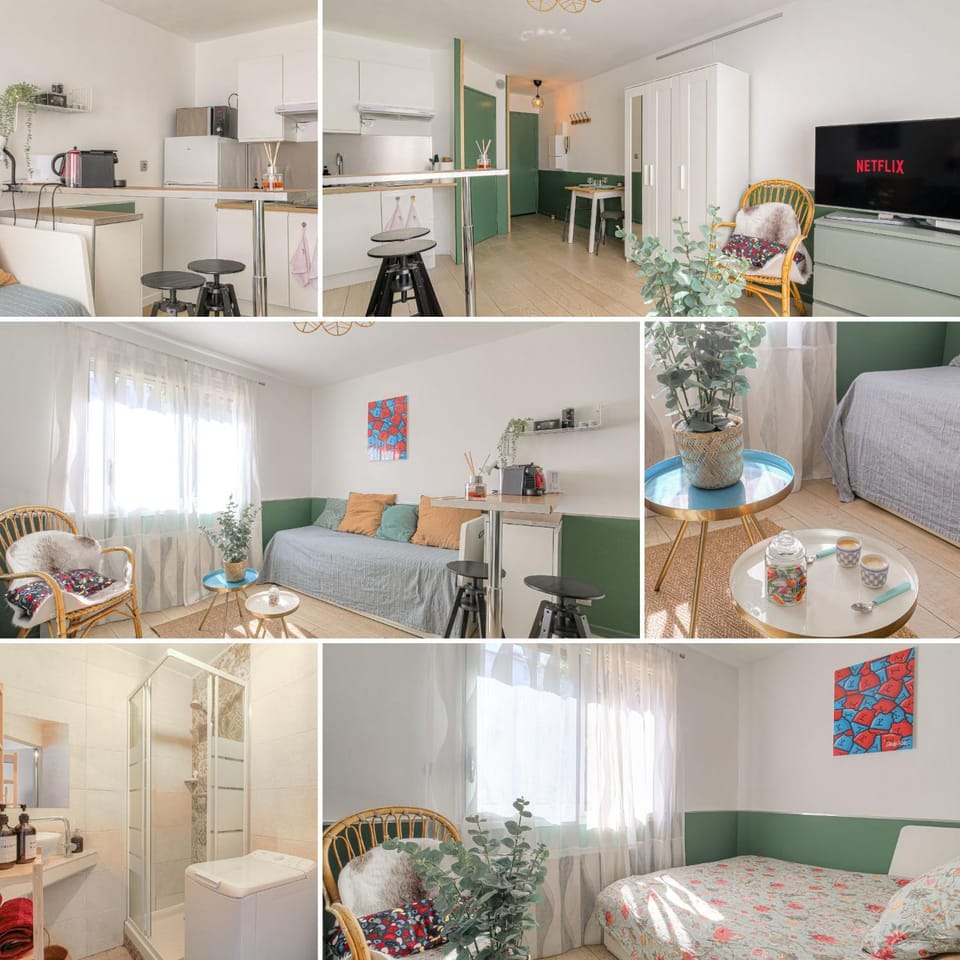 Bed, Kitchen or kitchenette, Living room, Seating area, Dining area
